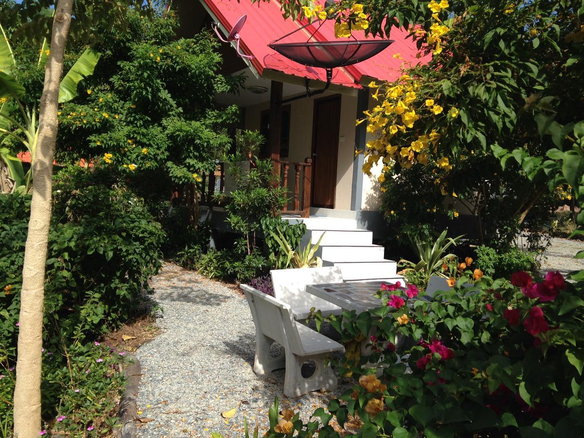 Areeya Resort Watthana Nakhon Exterior photo